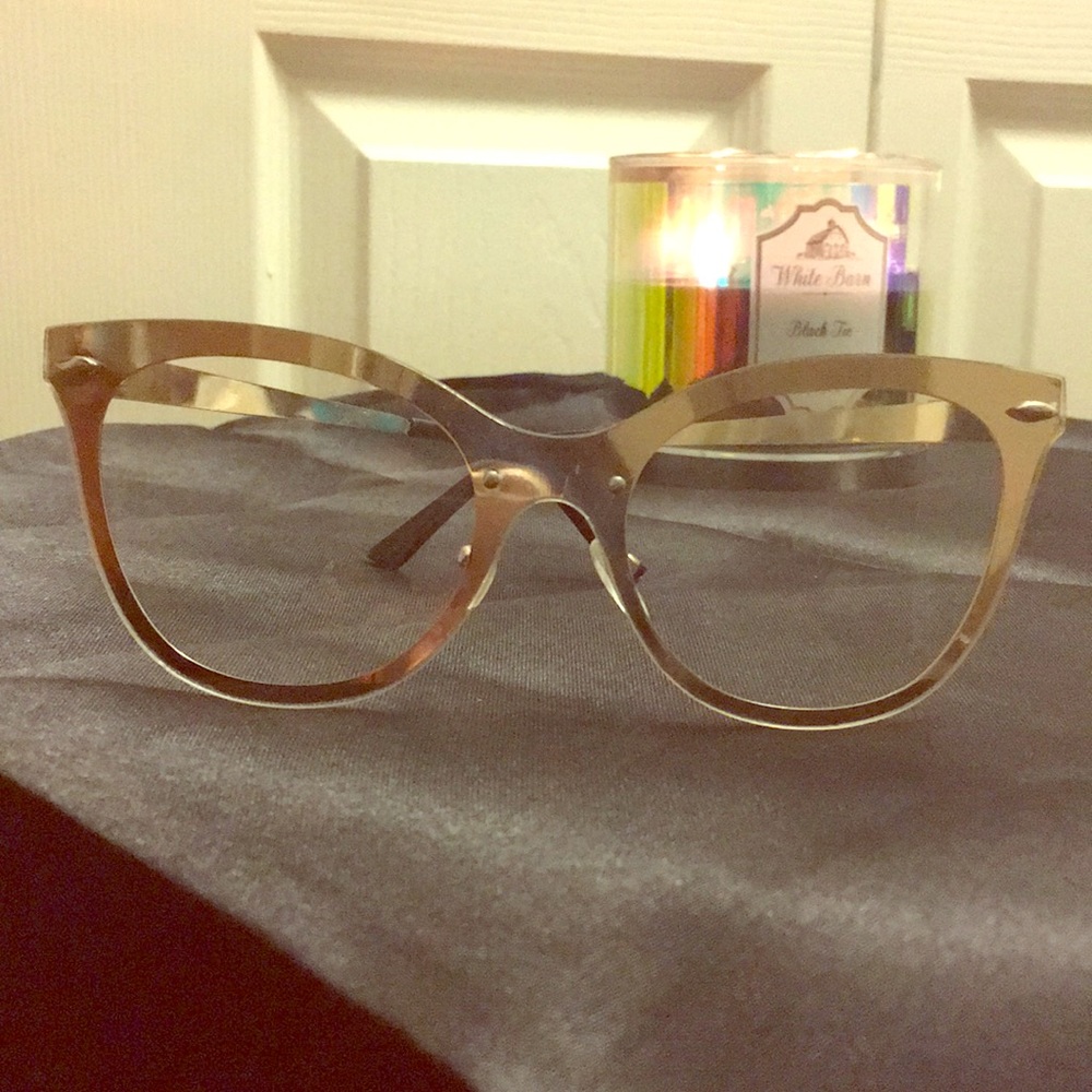 Gold Frame Fashionable Glasses ⚜️